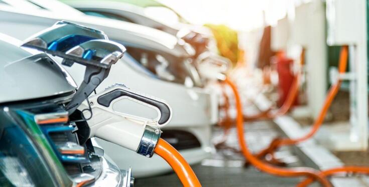 Jak prostowniki trakcyjne wpływają na efektywność pracy pojazdów elektrycznych?