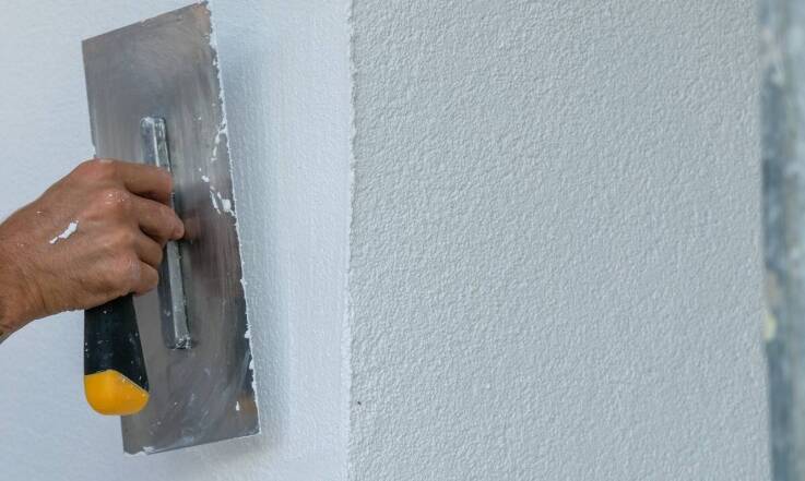 Jak szpachlowanie wpływa na trwałość i estetykę pomieszczeń?