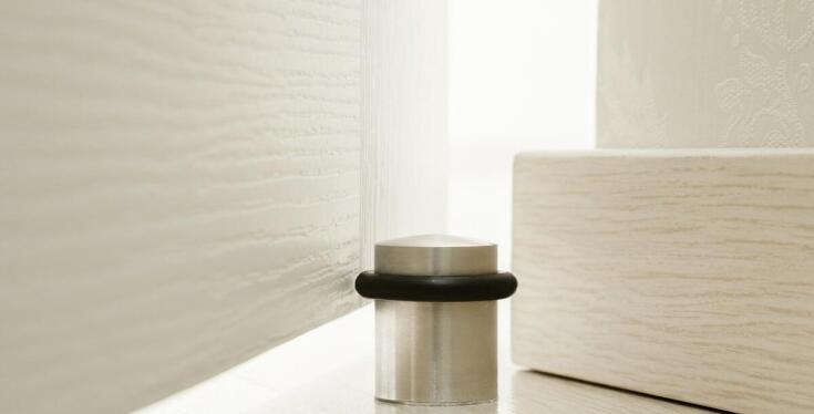 Jak stopki kuchenne wpływają na stabilność i trwałość ciężkich mebli?