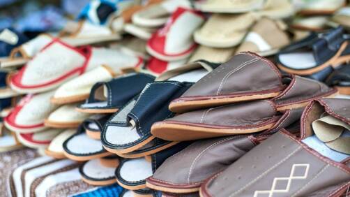 Ciepło i wygoda – kapcie męskie skórzane ocieplane na zimowe wieczory