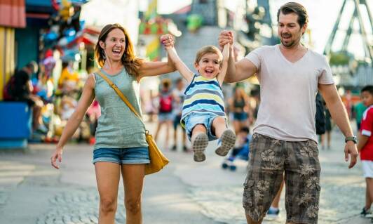 Jak dmuchane zjeżdżalnie mogą uatrakcyjnić przestrzenie publiczne, takie jak parki?