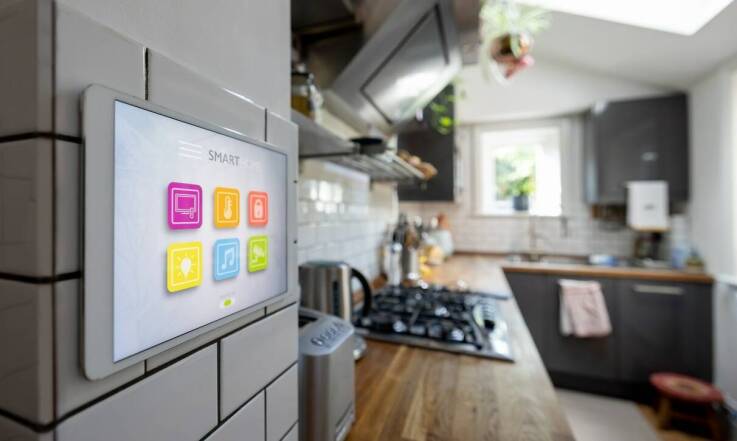 Jak integracja systemów smart home wspiera oszczędzanie energii?