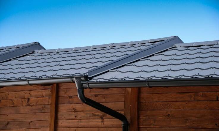 Jakie są różnice między systemami rynnowymi a tradycyjnymi rozwiązaniami?