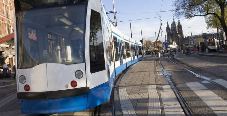 Jakie są różnice między nauką jazdy samochodem a tramwajem?