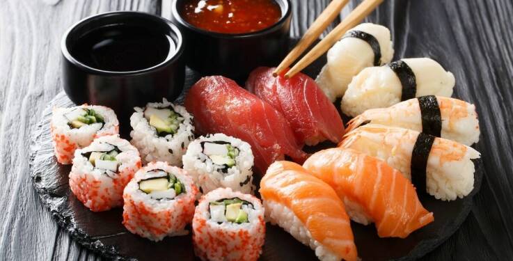 Jak komponować zestawy sushi lunch, aby zadowolić różne gusta?