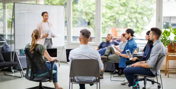 Szkolenia dla pedagogów specjalnych: jak efektywnie wprowadzać narzędzia edukacyjne w pracy z uczniami z niepełnosprawnością