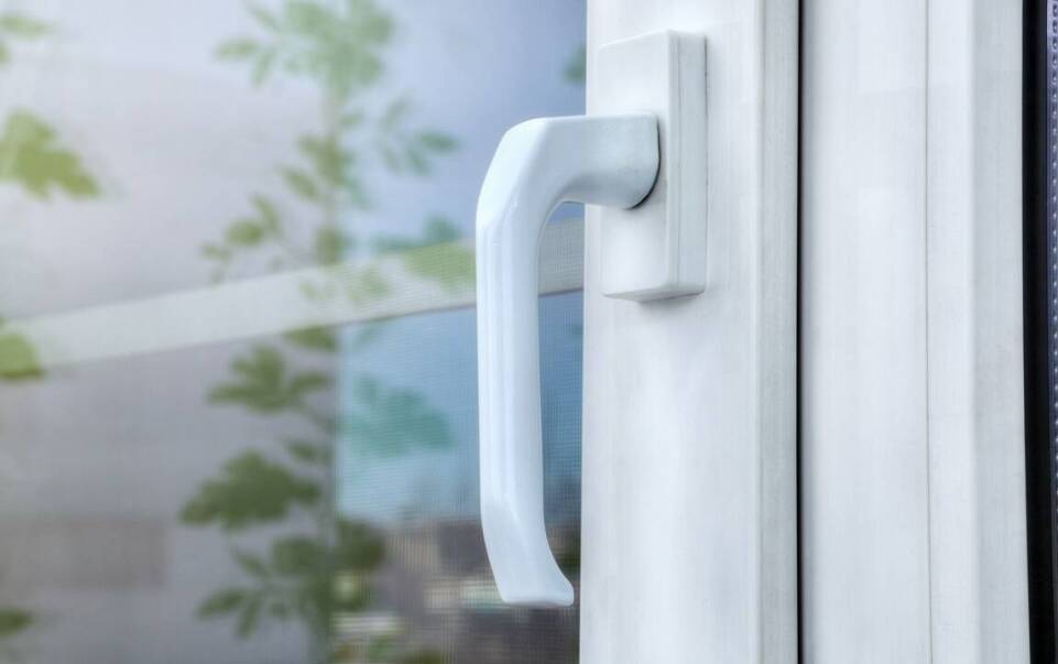 Nowoczesne drzwi PCV: jakie technologie wpływają na ich trwałość?