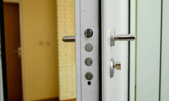 Jakie drzwi zewnętrzne najlepiej sprawdzą się w domach jednorodzinnych?