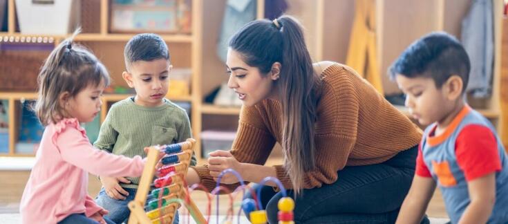 Jak psycholog wspiera rozwój emocjonalny dzieci w żłobku?