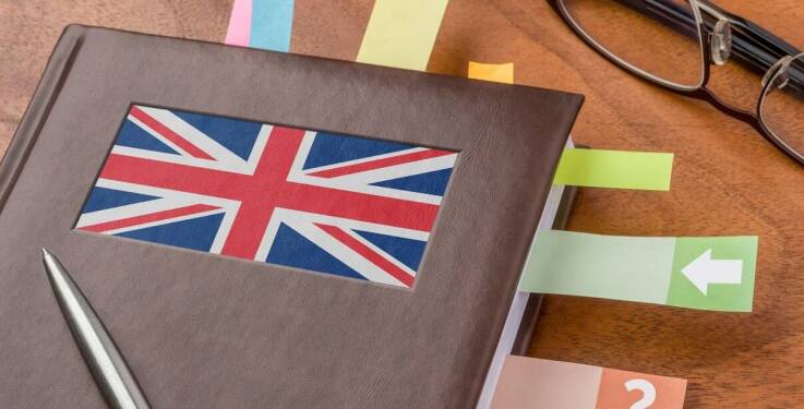 Porównanie tradycyjnych i cyfrowych wersji słowników włosko-polskich