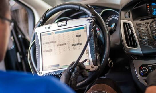 Jak diagnostyka komputerowa przyczynia się do dokładnej identyfikacji usterek?