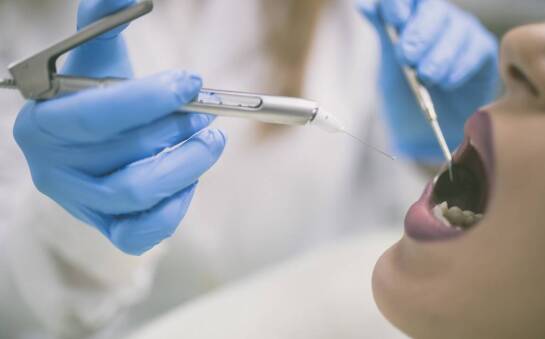 Zalecenia po higienizacji zębów: jak utrzymać efekty zabiegu?