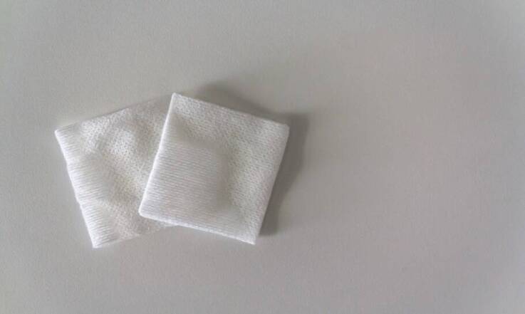 Jakie jest przeznaczenie kompresów gazowych jałowych?