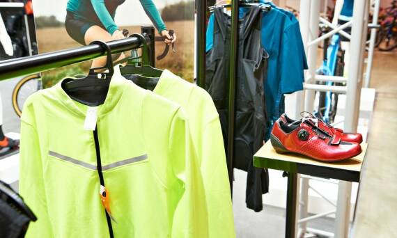 Kurtka na rower z technologią oddychającą – co oferują producenci?