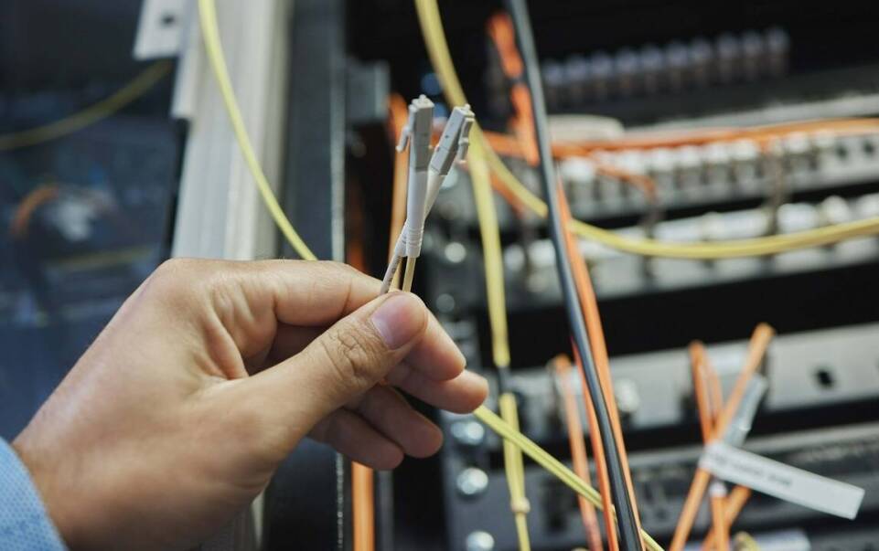 Profesjonalna instalacja sieci komputerowych a ochrona przed zagrożeniami cybernetycznymi