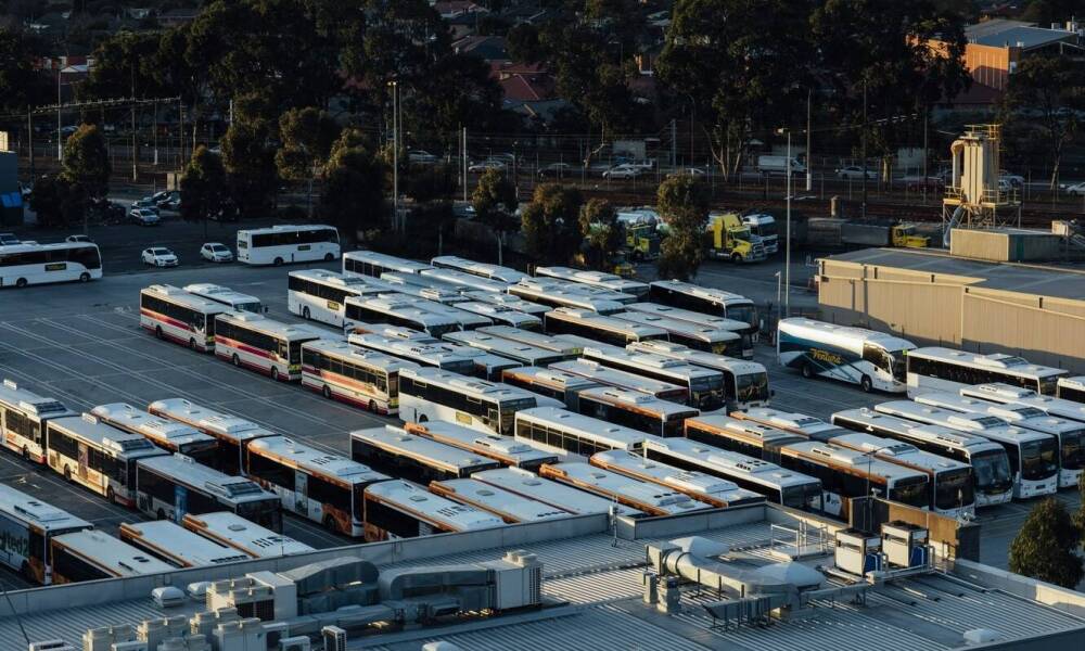 Wynajem busów z kierowcą w Warszawie - jak kształtuje się cennik?