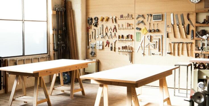 Jakie są zalety stosowania trudnopalnych płyt MDF w projektach wnętrzarskich?