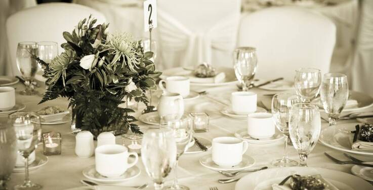 Organizacja wesela: jak zapewnić różnorodne menu cateringowe?