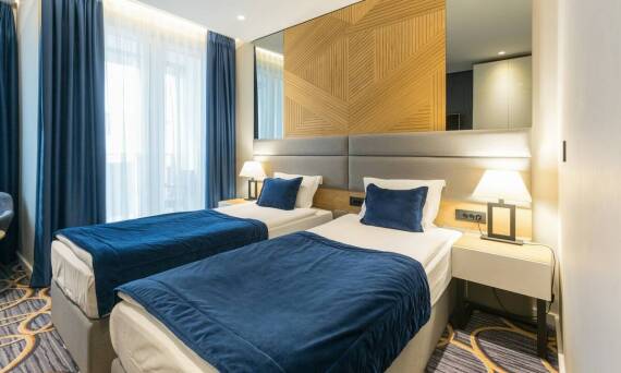 Rewal noclegi z basenem – co wyróżnia je na tle innych miejsc nad morzem?