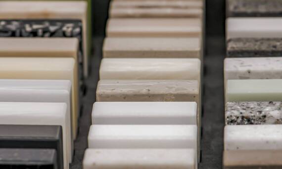 Dlaczego warto wybrać granitowe pokrycia ścian od lokalnego kamieniarza?