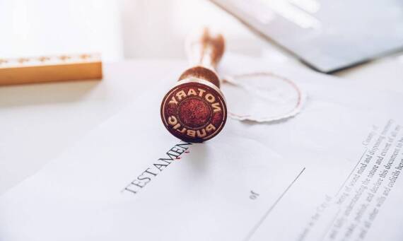 Co ma na celu poświadczenie dziedziczenia u notariusza?