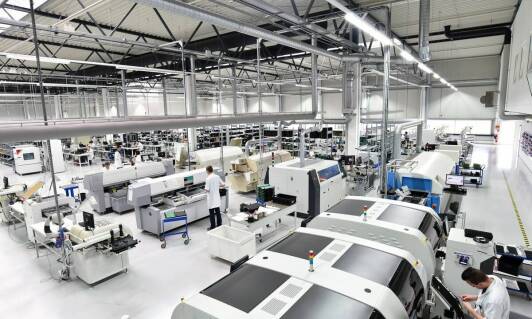 Jakie są wyzwania związane z produkcją wózków transportowych platformowych?