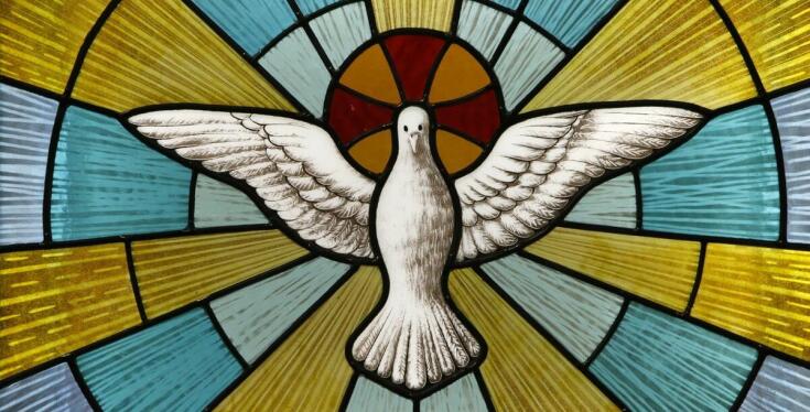 Witraże – Sztuka, która ożywia przestrzeń sakralną