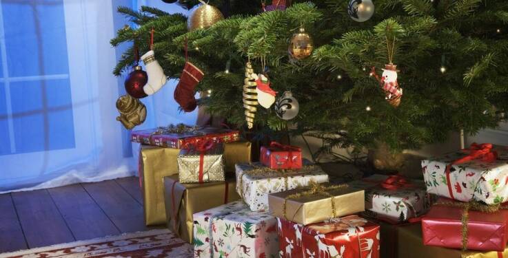 Wstążki świąteczne w projektach dekoracyjnych na przyjęcia rodzinne