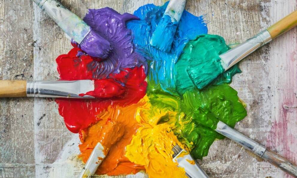 Jak dobrać odpowiednie materiały do malowania na mokro?