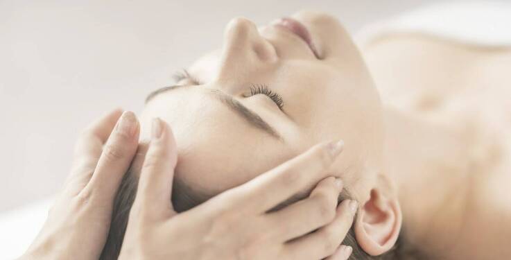 Efekty trychologicznego masażu głowy – co możesz oczekiwać po wizytach na Mokotowie?