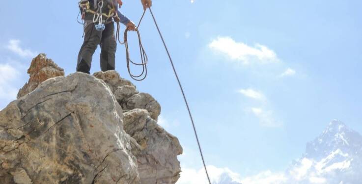 Jak alpiniści warszawscy zapewniają bezpieczeństwo podczas prac na wysokościach?
