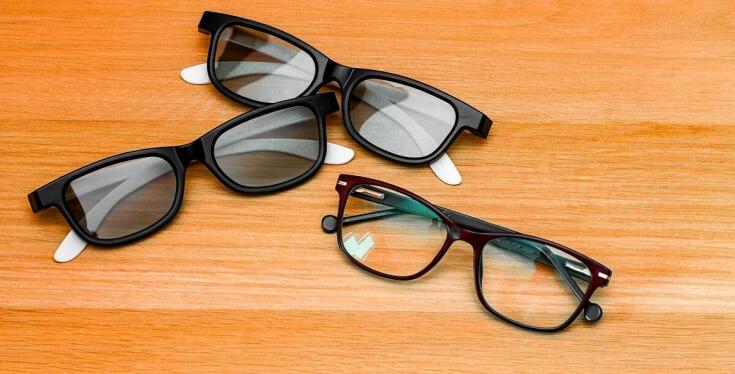 Wybór idealnych oprawek okularowych: na co zwrócić uwagę przy zakupie?