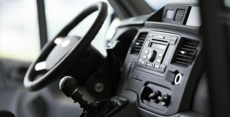 Wyposażenie przyczep kempingowych – co jest standardem?