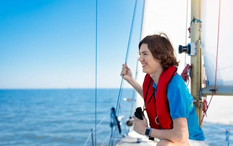 Dlaczego warto wybierać bieliznę termoaktywną na długie rejsy?