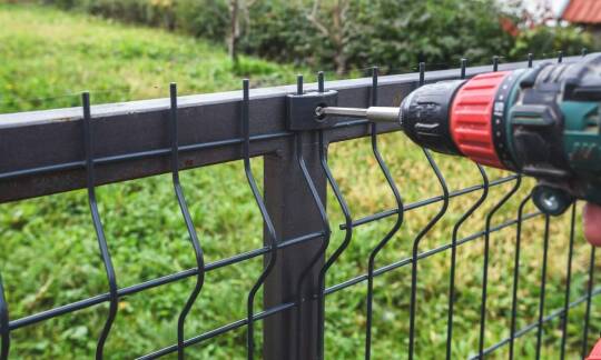 Przewodnik po wyborze i montażu kotwy wbijanej regulowanej dla początkujących