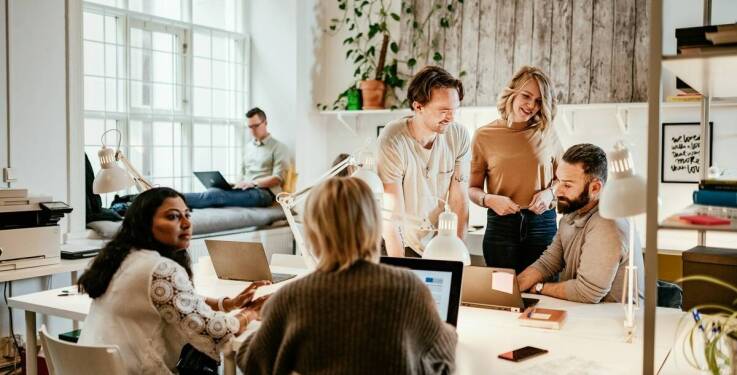 Jak kurtka John Richmond wpływa na twój wizerunek?