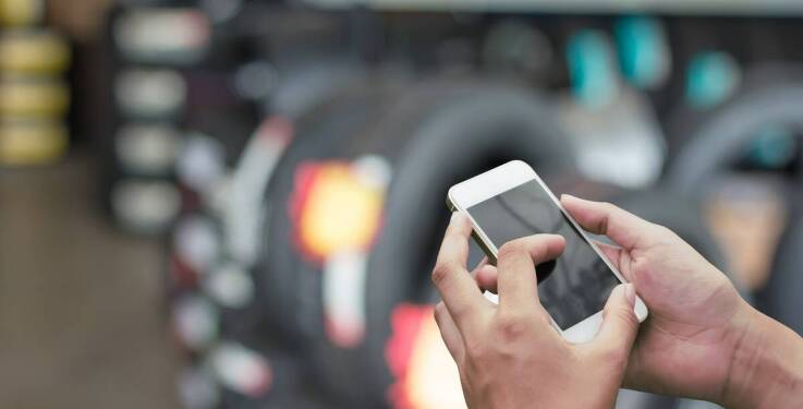 Jak aplikacja mobilna wspiera naukę teoretyczną w dowolnym miejscu i czasie?