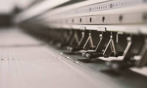 Podstawki do maszyn a ich zastosowanie w logistyce