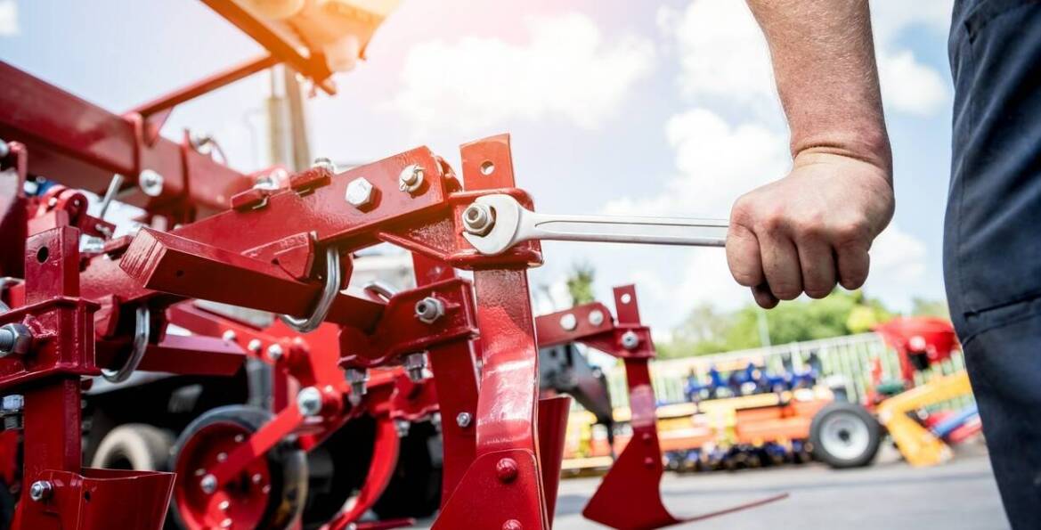 Wybór farb odpornych na promieniowanie UV dla maszyn rolniczych