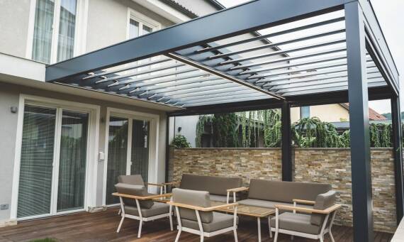 Innowacyjne zastosowania pergoli tarasowych w projektach krajobrazowych