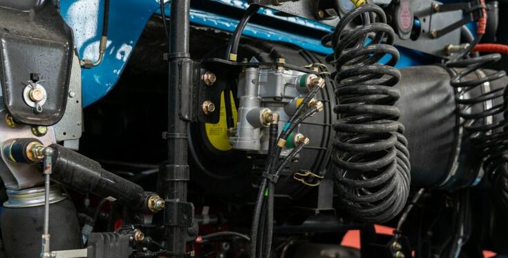 Porównanie modeli zamiatarek: czym kierować się przy wyborze?