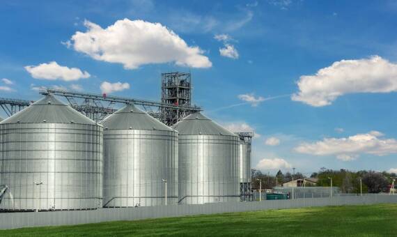 Jakie są zalety zbiorników ocieplanych podziemnych dla przechowywania gazu?