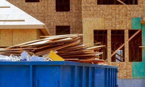 Dlaczego warto zainwestować w profesjonalny wynajem kontenera na gruz?