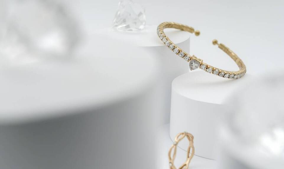 Proces wyceny bransoletek z kamieniami szlachetnymi: co jest najważniejsze?