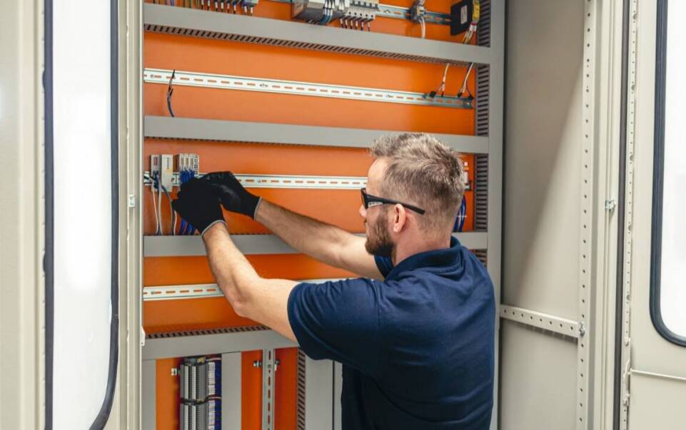 Najważniejsze pytania, które należy zadać przed wyborem firmy do konserwacji wind