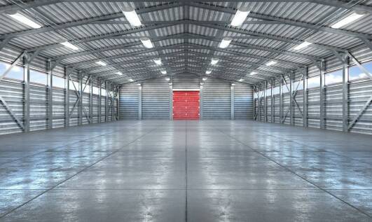 Projekty hal stalowych z biurem – jak zaplanować funkcjonalną przestrzeń pracy?