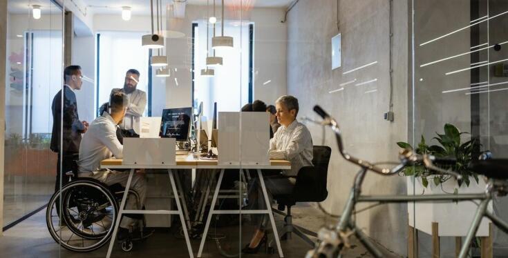 Redukcja ryzyka prawnego w firmie dzięki profesjonalnej obsłudze kadrowej