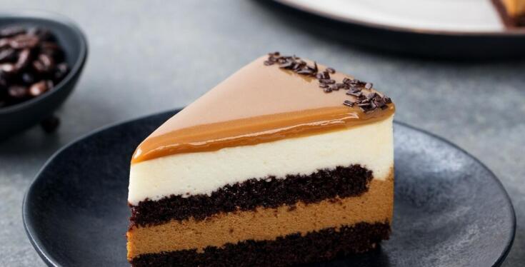 Wybór rozmiaru tortu na zamówienie: Czym się kierować?