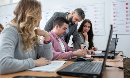 Jak kursy języka angielskiego w Katowicach wspierają rozwój zawodowy dorosłych?