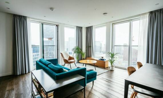 Blaty dębowe na wymiar – jak wpływają na wartość nieruchomości?